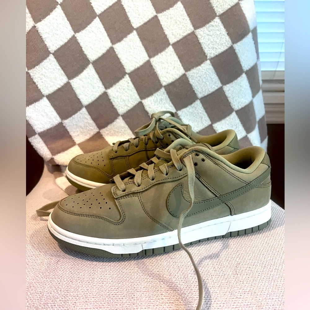 BRAND NEW Nike Dunk Low